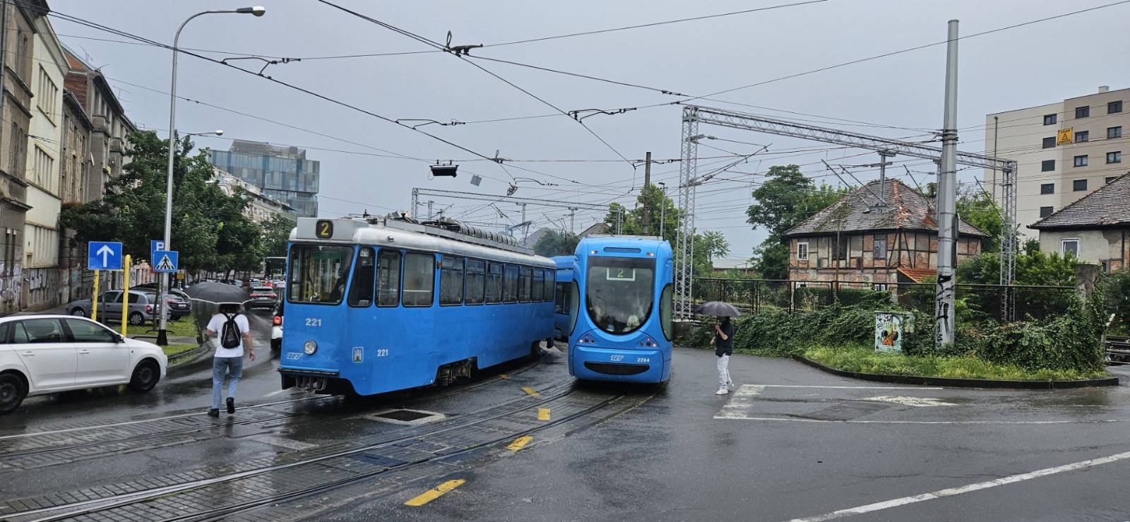 FOTO Stoje tramvaji u centru Zagreba: Oštećena naponska mreža kod Jagićeve ulice