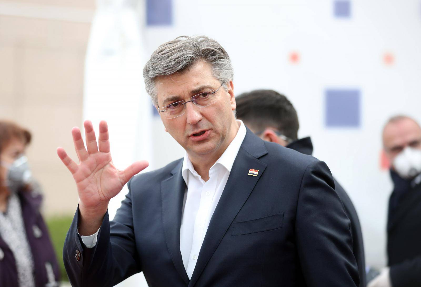 Plenković i Milanović: 'Držite distancu i nemojte paničariti'