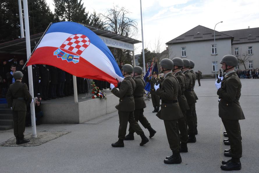 Kolinda dobrovoljcima: 'Vi ste nasljednici hrvatskih branitelja'