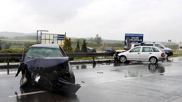 Četvero ozlijeđenih u sudaru Škode i Golfa, očevid u tijeku