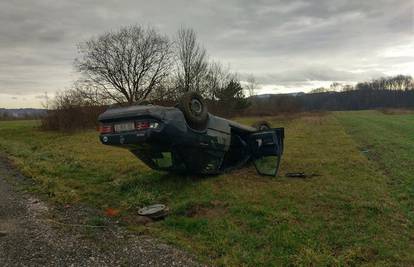 Nesreća u Zagorju: Mercedes sletio s ceste, završio na krovu