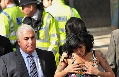 Amy Winehouse mora na 'popravni' i ponovno pisati