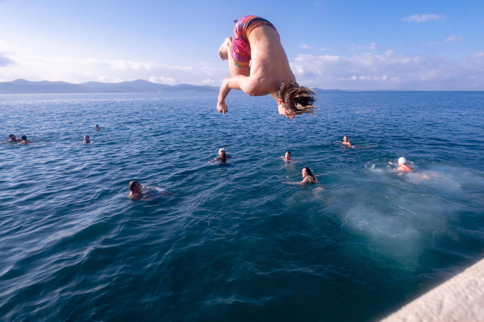 Zadar: Novogodišnje kupanje na rivi to?no u podne