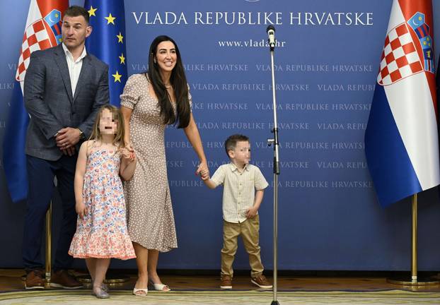 FOTO Tko je Ryan Marie Miočić? Atraktivna medicinska sestra osvojila je srce našeg borca...