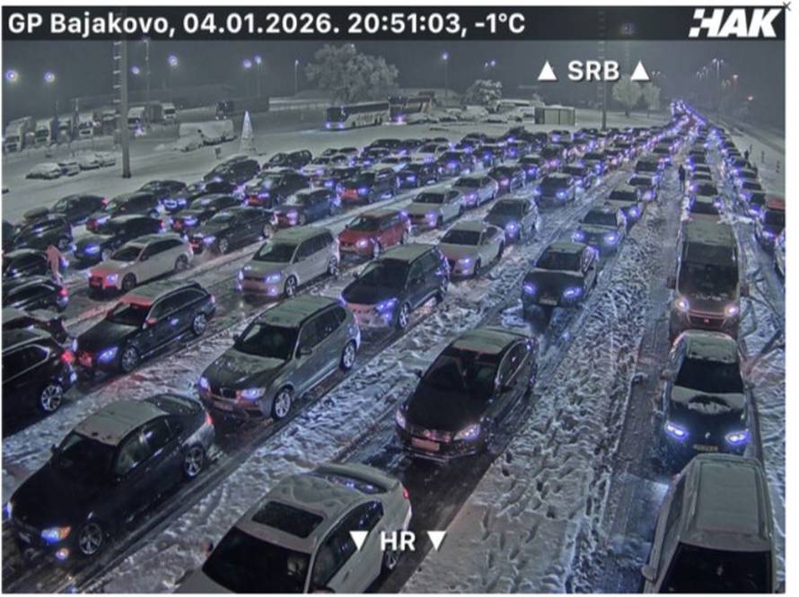 VIDEO Zimski uvjeti na cesti: Kaos kod Županje, kolone na graničnim prijelazima