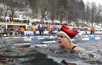 Bled: Počelo prvenstvo u zimskom plivanju