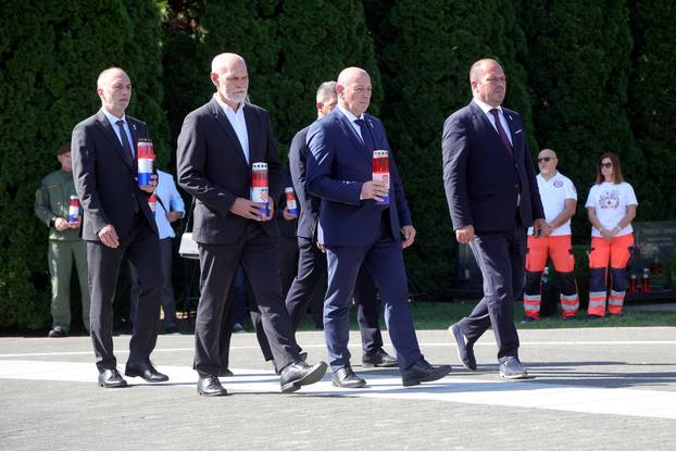 Vukovar: Polaganje vijenaca na Memorijalnom groblju povodom obilježavanja Dana sjećanja na nestale