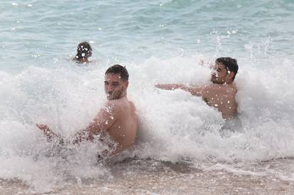 FOTO Puna plaža u Primoštenu