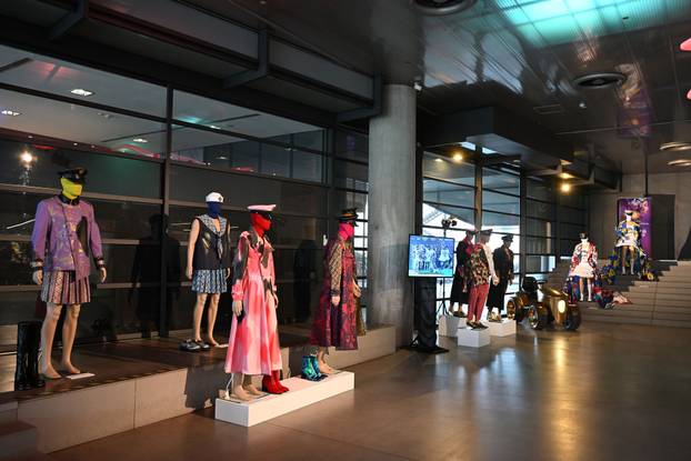 Zagreb: U predvorju MSU-a svečano otvorena izložba "MAMA ŠČ!"