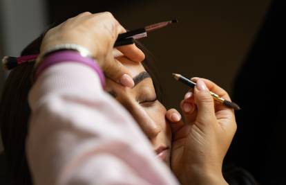 CHIX threading bar lansira novu nijansu olovke za obrve – COLDER!
