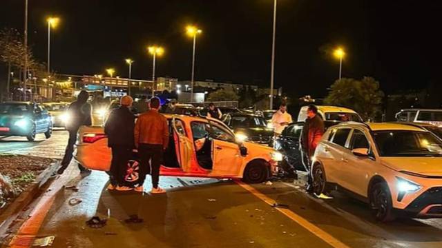 Krš i lom na izlazu iz Splita: Lančani sudar šest automobila, jedan čovjek zatražio pomoć