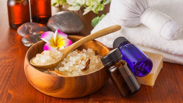 Aromaterapijom do energije: Riješite se umora s uljima naranče, ružmarina i sandala