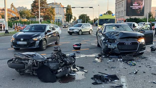FOTO Teška prometna nesreća kod Vjesnika: Dvoje u bolnici, dijelovi motocikla rasuti po cesti