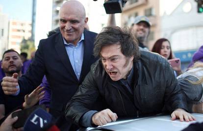 VIDEO Predsjednika Argentine građani su gađali kamenjem