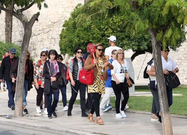 Šibenik prepun grupa turista