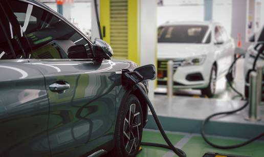 Sve o poticajima za elektri&ccaron;ne aute: Tko mo&zcaron;e dobiti 9000 &euro;, kako se prijaviti i gdje su zamke