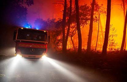 Požari se nastavljaju širiti na jugozapadu Francuske: Morali evakuirali više od 12.000 ljudi