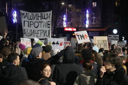 FOTO Dramatične scene u Srbiji: Studenti prosvjedovali ispred zgrade RTS-a. 'Vučiću, stop!'