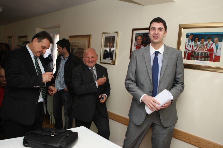 ARHIVA - 2011. Split: Mario An?i? od tenisa se oprostio suznih o?iju