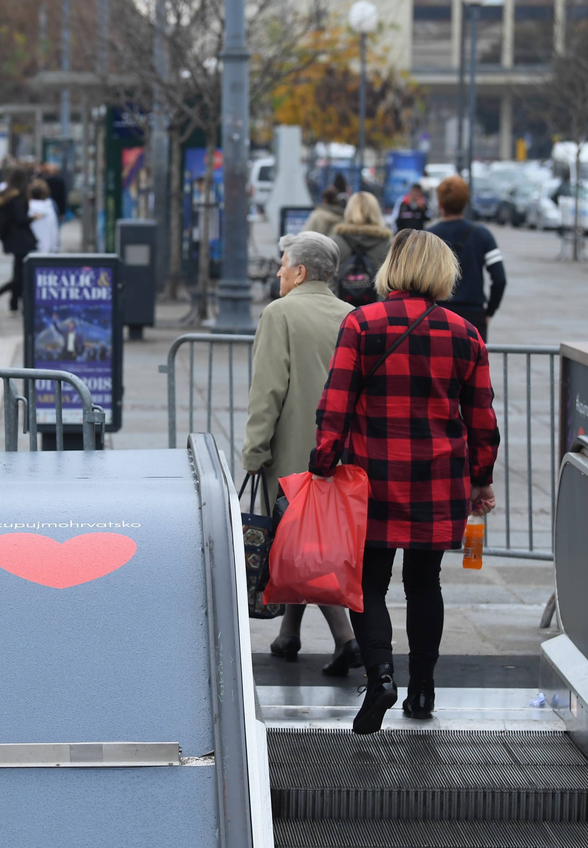 Zagreb: Jedan trak pokretnih stepenica u Importanne centru vraÄen u promet