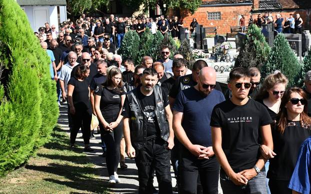 Nova Gradiška: Posljednji ispraćaj Davora Andročeca, bajkera koji je poginuo na motoru u BiH