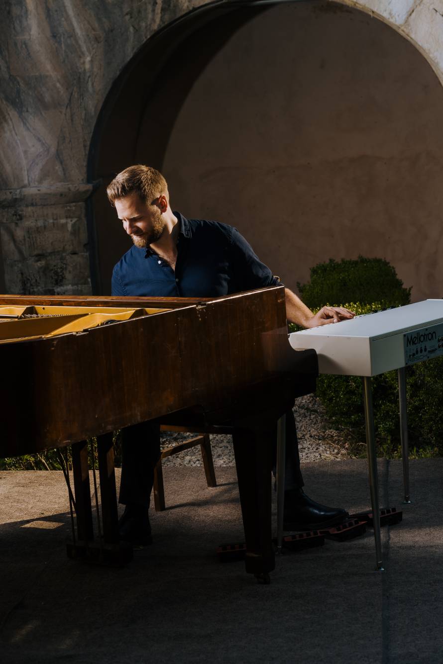 Sklad glazbe i riječi:  Zvjezdan Ružić snimio emotivnu pjesmu s književnikom Lukom Paljetkom