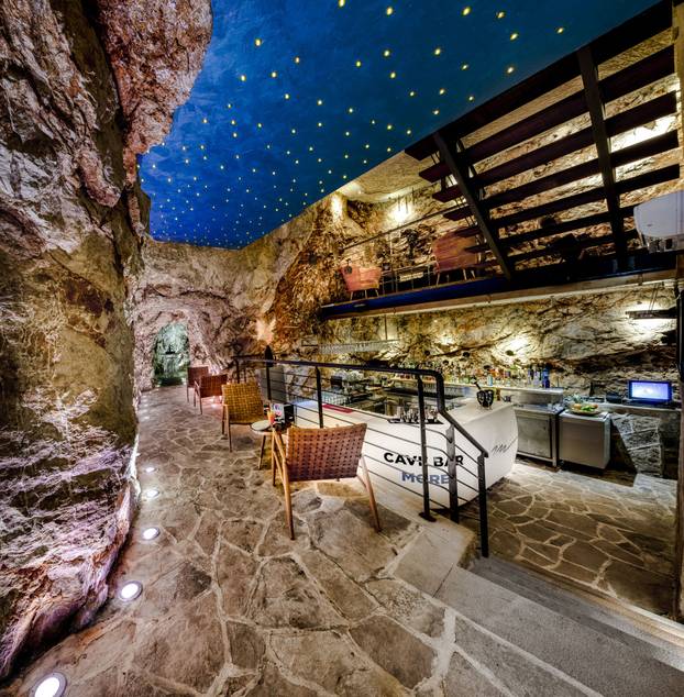 FOTO Hotel u Dubrovniku ima koktel bar u stijeni nad morem!