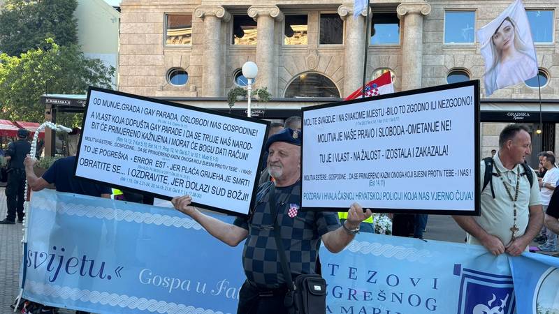 FOTO Klečavci stigli na Trg gdje će kasnije biti prosvjed za Liku