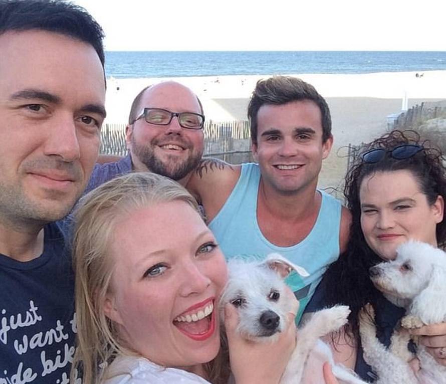 Oni su 'trojac': 'To su moja dva dečka, zajedno živimo u stanu'