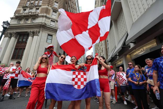 SP 2026 Philadelphia: Navijači se okupljaju prije razvijanja hrvatske zastave uoči utakmice s Ganom