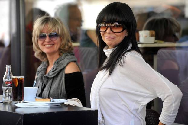 Zagreb: Tihana Harapin Zelepugin i Vjekoslava Bach uživaju u kavi i kola?ima