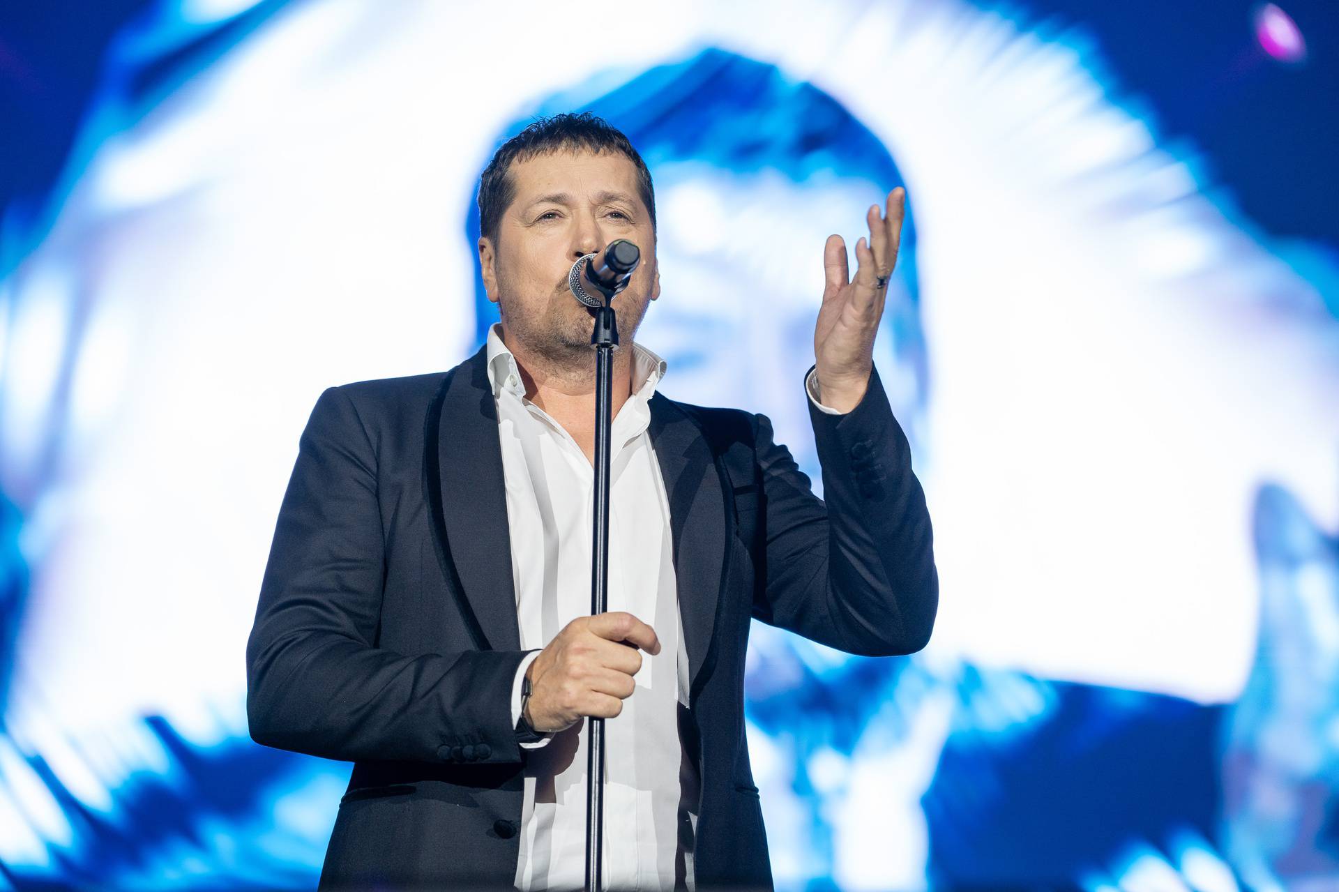 Aco Pejović uoči koncerta otkrio za 24sata: 'Modrićeva supruga bit će na videopozivu s mojom'