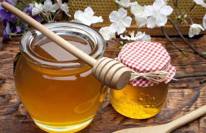 Kupila domaći med na štandu u Opuzenu, a mirisao po benzinu