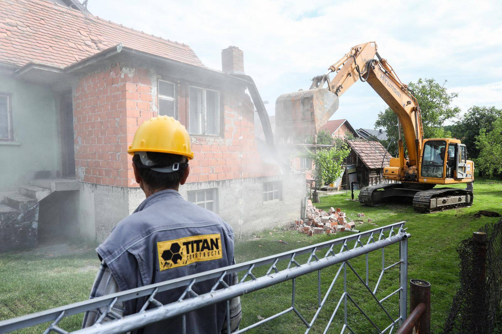 Zagreb: Rušenje prve kuće koja je stradala u potresu