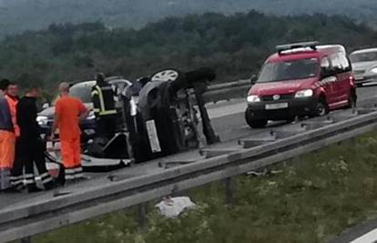 Teška prometna na A1: Auto je završio na boku, žena u bolnici