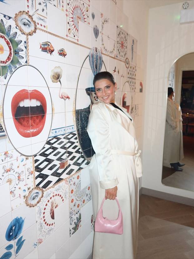 FOTO Bujnim oblinama prošle godine iznenadila obožavatelje, svi ju pamte kao vitku slatkicu