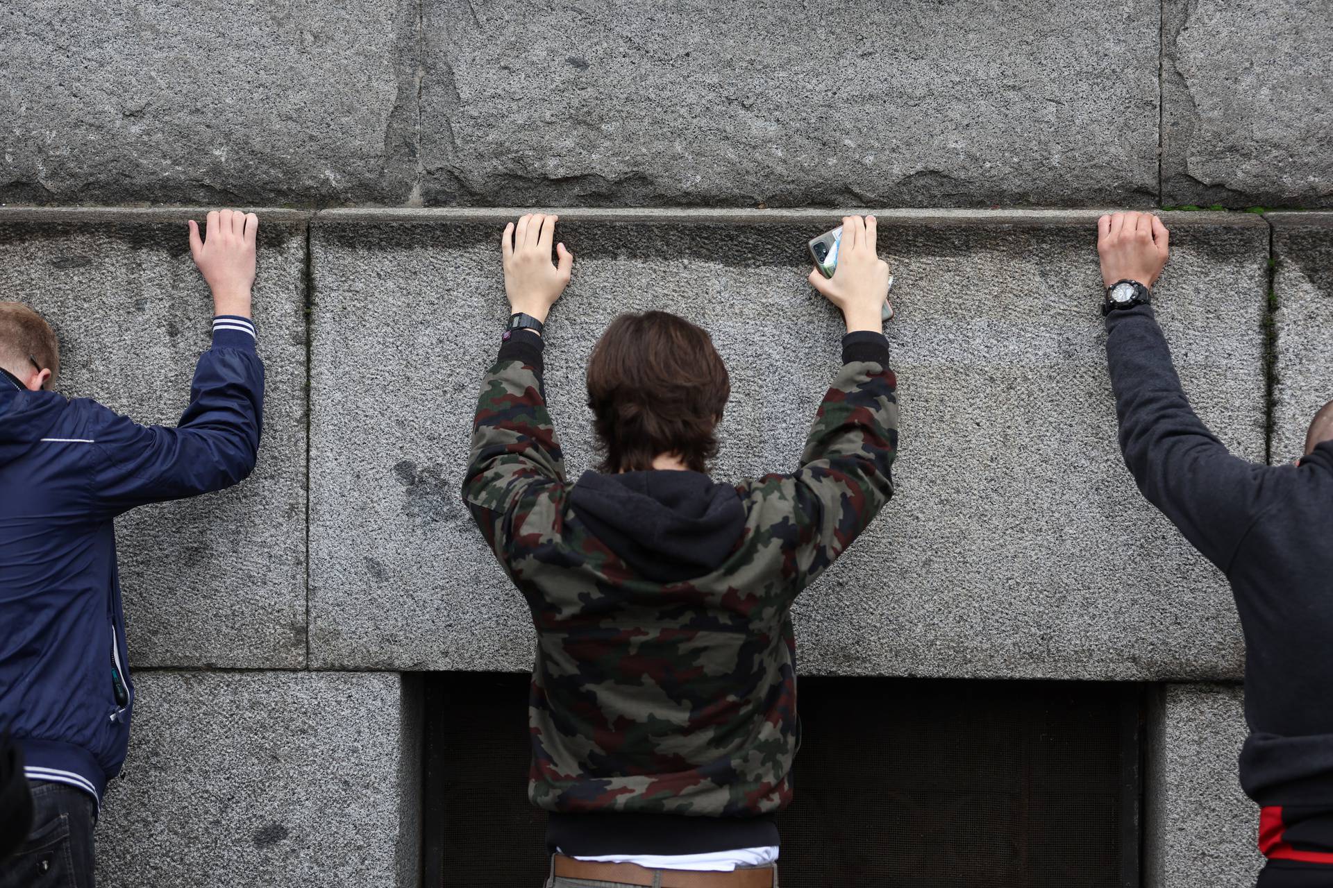 Beograd: Policija je blokirala protivnike Europrajda 