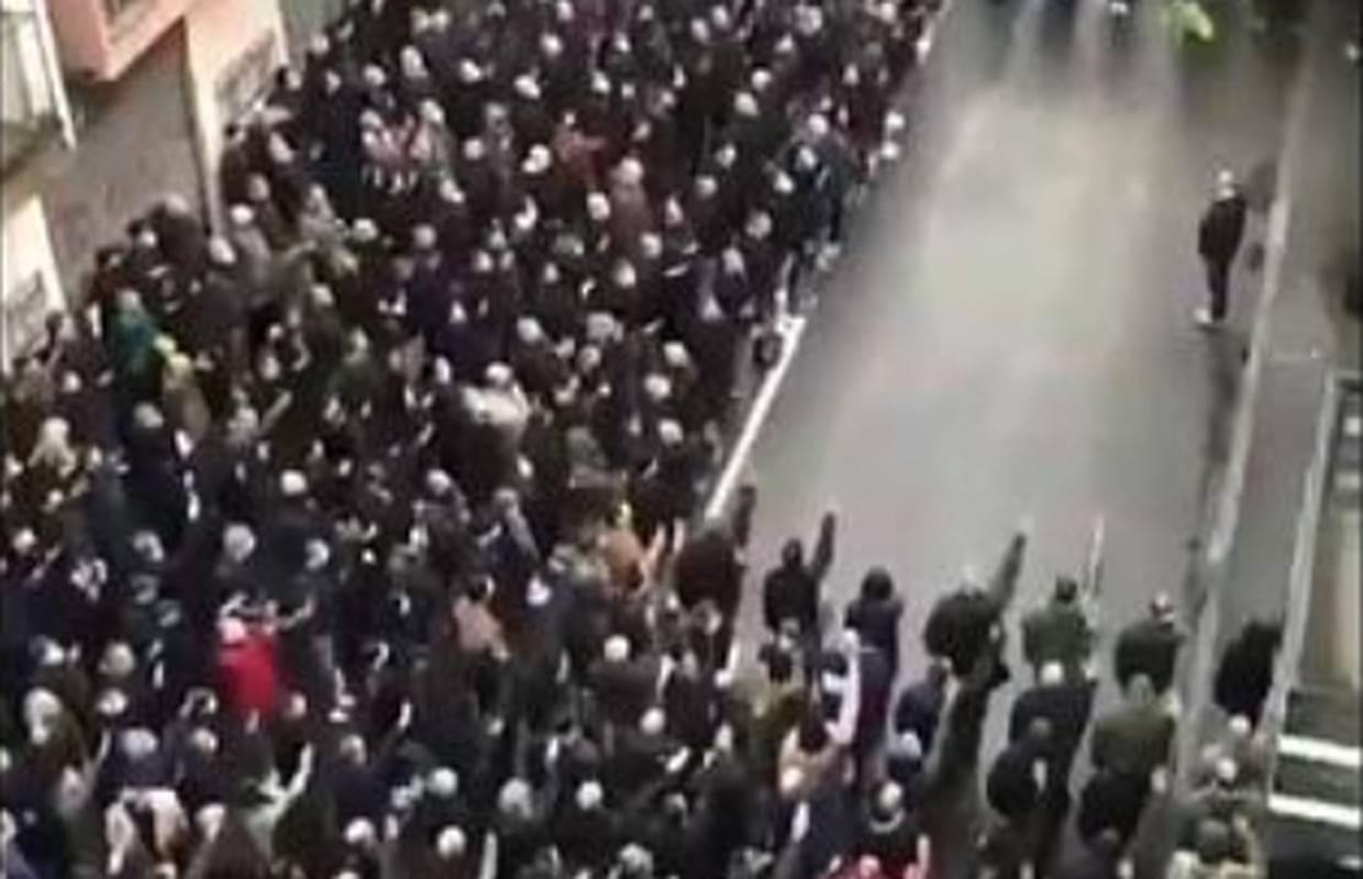 Kaos na ulicama u Milanu: Preko 800 desničara skandiralo u znak sjećanja na Ramellija