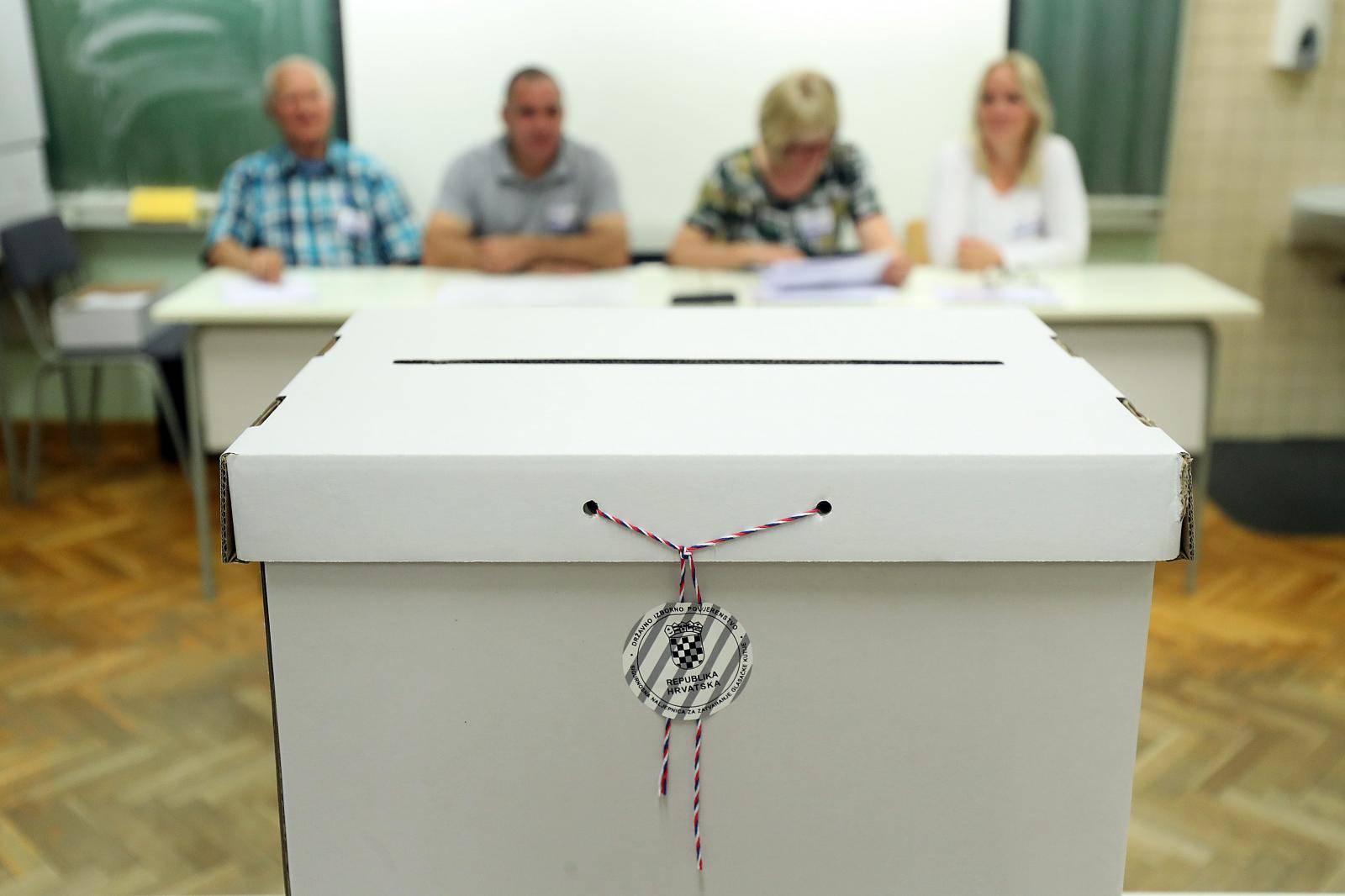 DIP objavio tehničke upute za izborni dan: Maske obvezne i na otvorenom ako nema razmaka