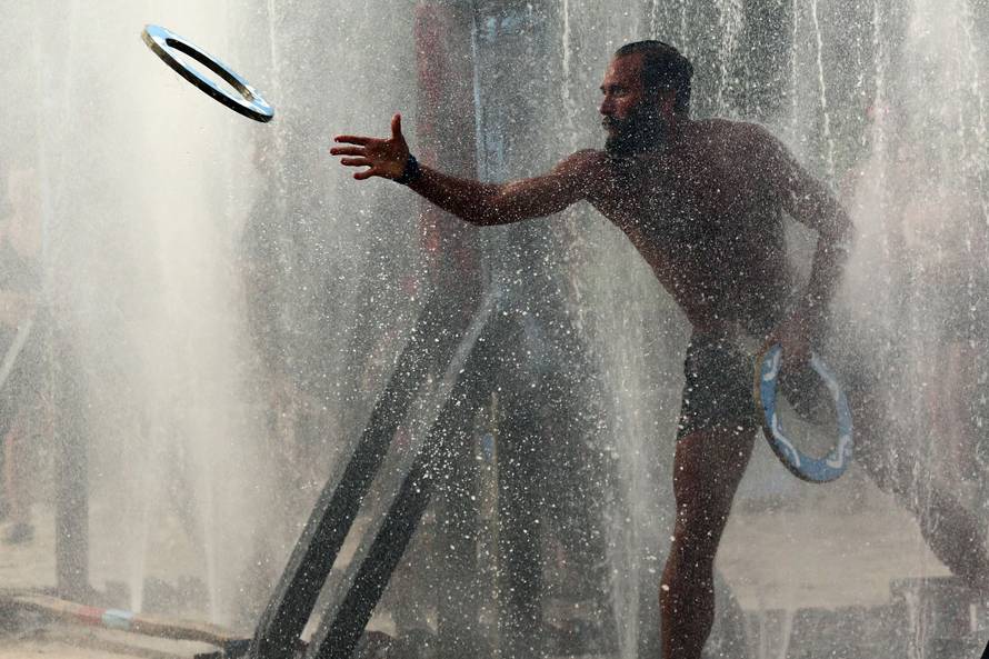 Milicu rasplakao poraz crvenog tima u 'Survivoru': 'Teško mi je jer će netko od nas morati kući'