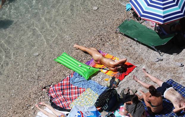 Rijeka: Kupači na gradskoj plaži Sablićevo