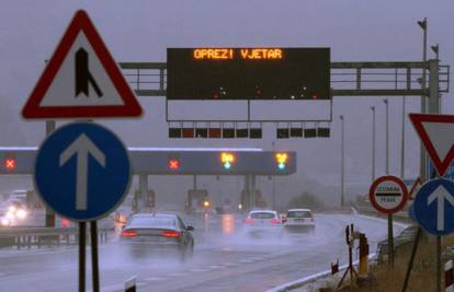 Opet kiša: HAK poziva vozače na oprez zbog skliskih kolnika