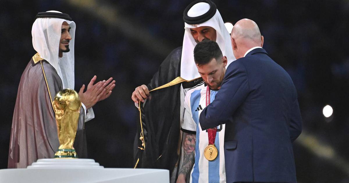 Lionel Messi, diğer iki kişiyle birlikte yine En İyi ödülüne aday gösterildi