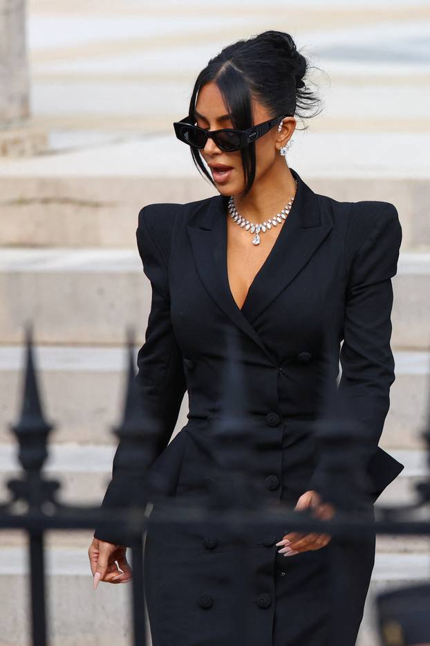 Kim Kardashian takes stand in Paris robbery trial
