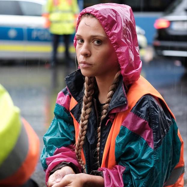 FOTO Klima-Shakira u središtu skandala. Atraktivna Anja htjela oštetiti Merzov avion