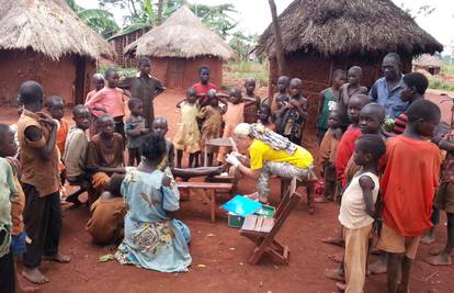 Mlada humanitarka Vanja skrbi o 26 napuštene djece u Ugandi