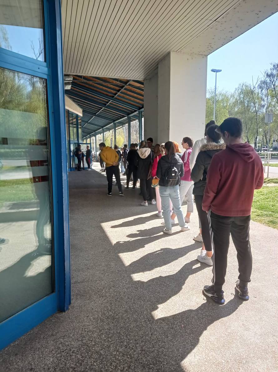 Zbog aplikacije koja je trebala sve olakšati opet veliki redovi: Dođeš na ručak, dočekaš večeru