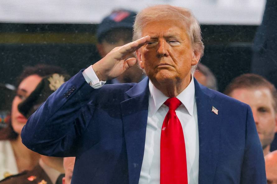storyeditor/2025-06-20/2025-06-15T000059Z_493056453_RC2N2FAWXGH4_RTRMADP_3_USA-TRUMP-PARADE.JPG