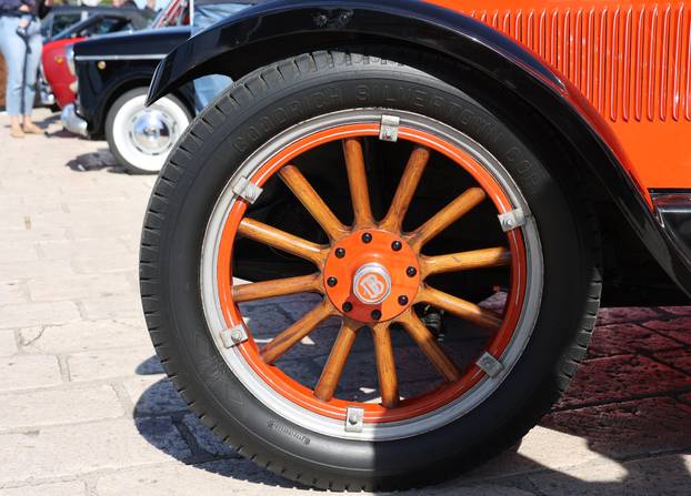 Šibenik: Uskršnji Oldtimer Promo Tour na šibenskoj rivi 