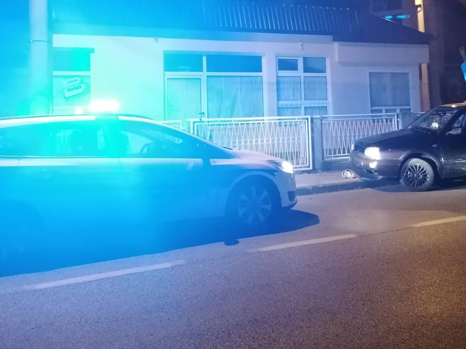 Policajci jurili za crnim Golfom u Dubravi, pucali su  u zrak!